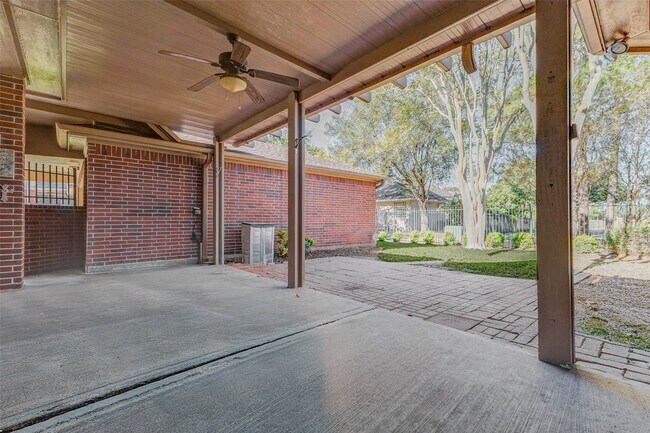 Building Photo - 1130 Wellshire Dr