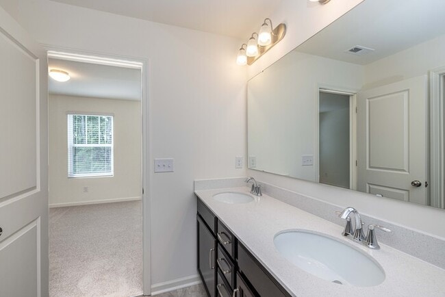 Building Photo - 2 Bedroom Townhome Main Street Pineville - MOVE IN SPECIAL 1 MONTH FREE