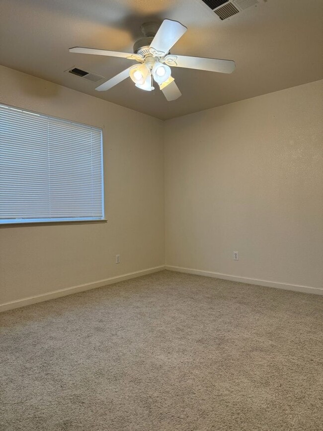 Building Photo - Spacious 2/1 in the country AVAILABLE NOW!!!