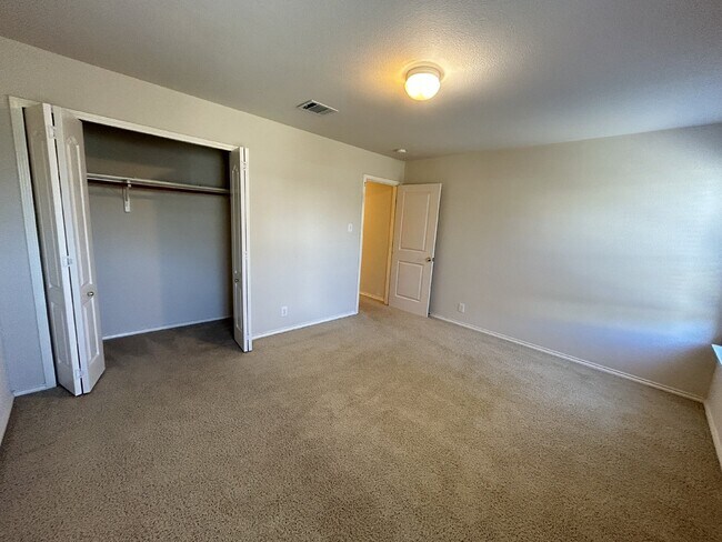 Building Photo - 5 Bedrooms house at Roger Ranch ready to m...