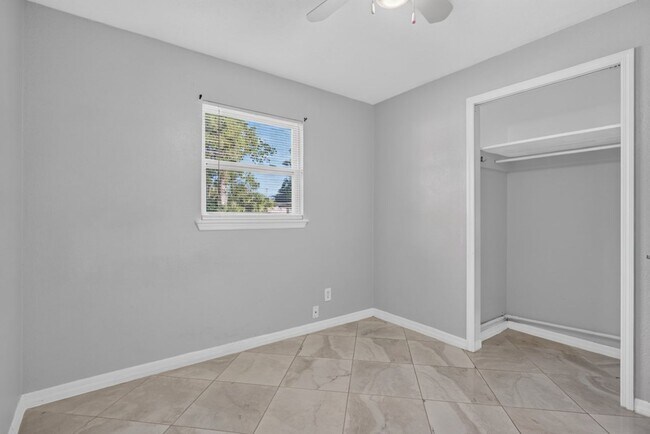 Building Photo - Cute 3/2 home in Orange Park
