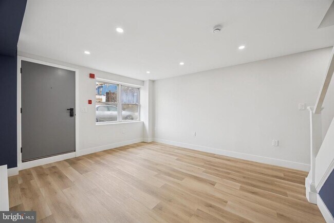 Building Photo - 4522 Baker St