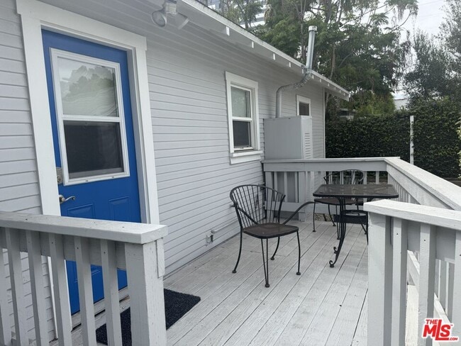 Building Photo - 1316 S Bundy Dr