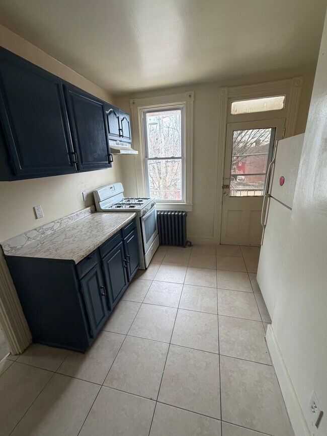 Building Photo - 121 Laurel St