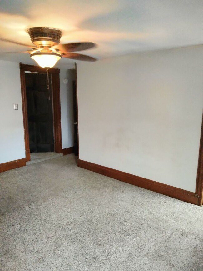 Building Photo - 9-11 Jones St.