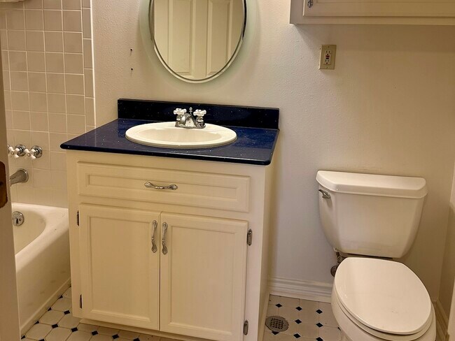 Building Photo - 5659 Lymbar Dr