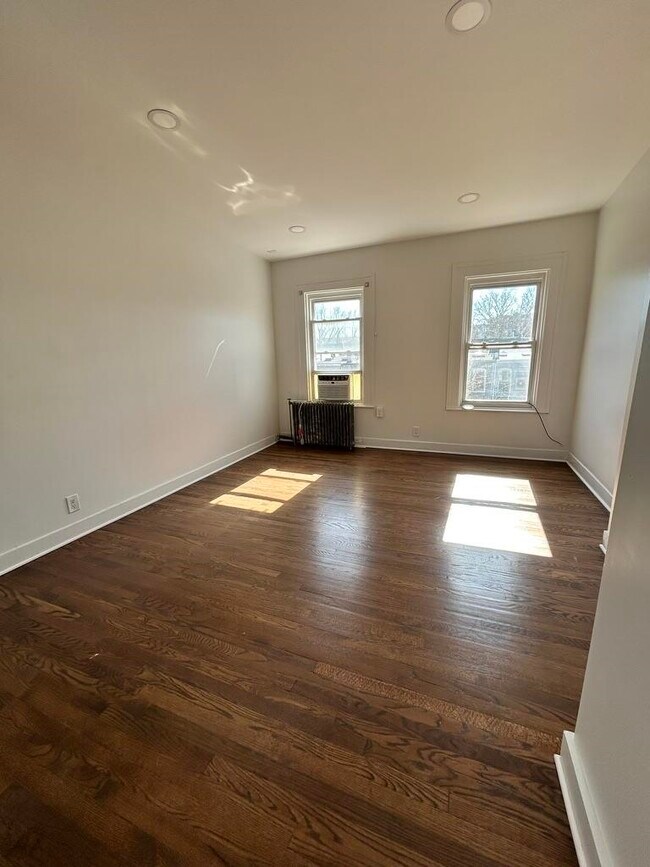 Building Photo - 33 Belmont Ave