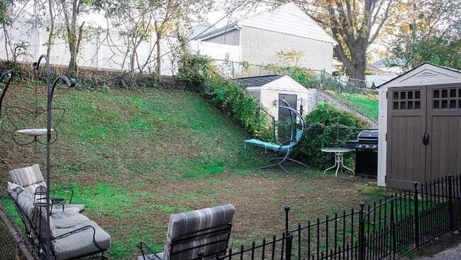 Building Photo - 542 Wartman St