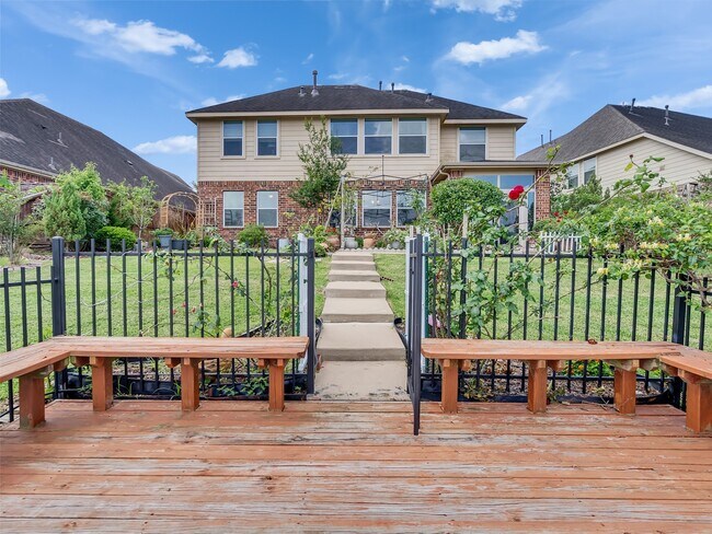 Building Photo - 2819 Lake Villa Dr