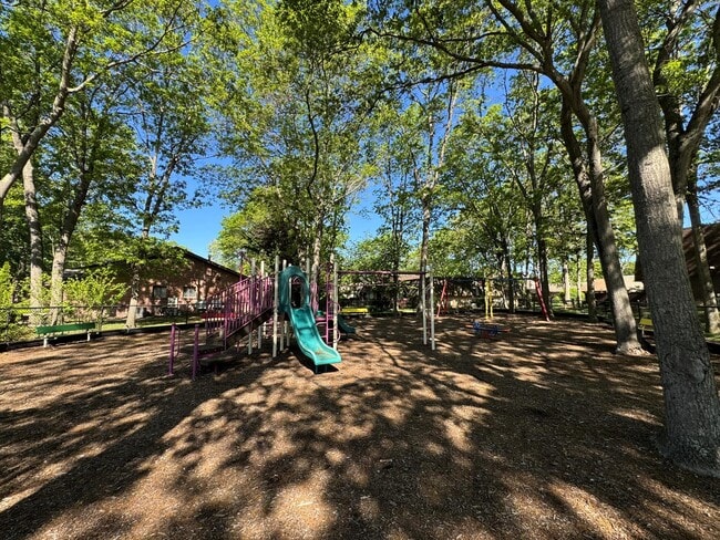Building Photo - 233 Sagamore Hills Dr