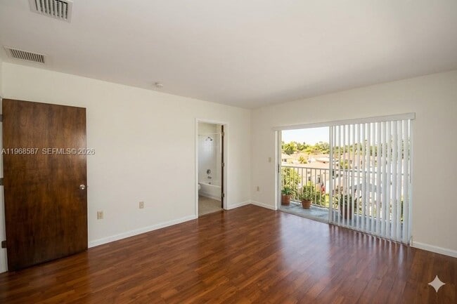 Building Photo - 2780 SW 33rd Ave