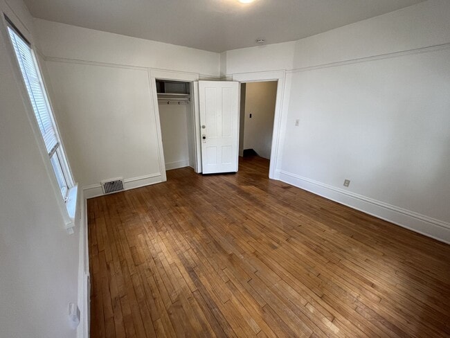 Building Photo - 5 Bed / 2 Bath House Located Downtown Madi...