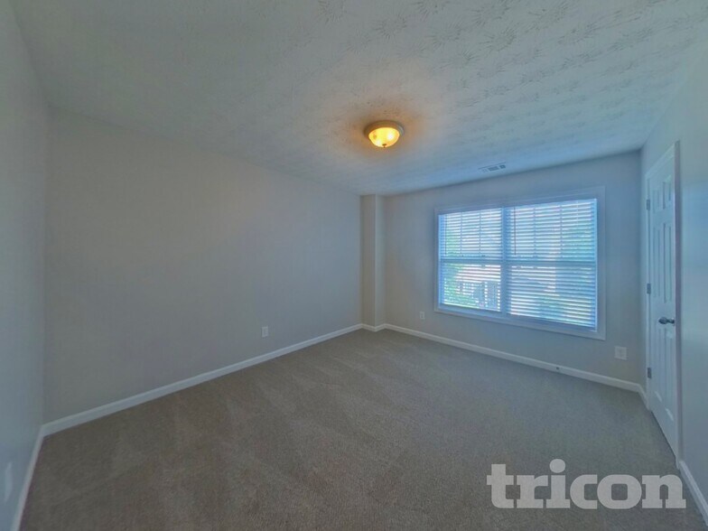 Building Photo - 750 Mountain Laurel Dr