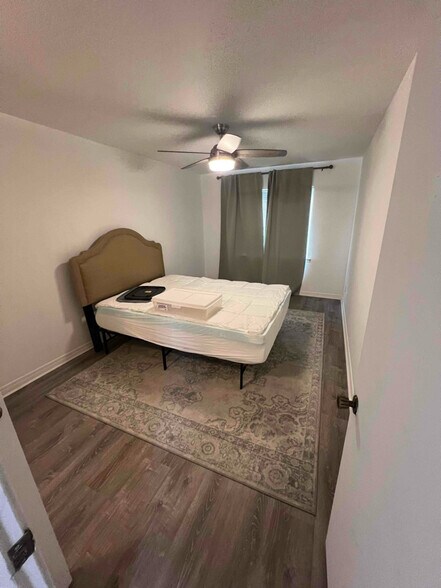 Building Photo - 865 Wilshire Blvd