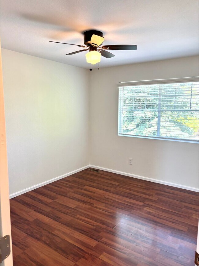 Building Photo - Beautiful 3bd, 3 bath single family home bedroom for rent in Aurora 80016