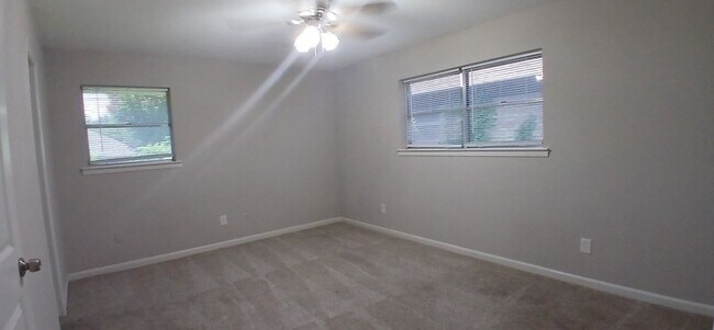 Building Photo - Beautiful 7 beds 3 baths in Ryanwood!