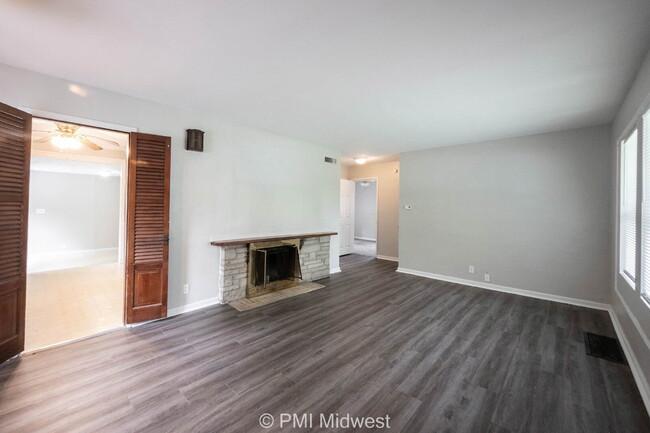 Building Photo - "Charming 3-Bedroom Home in Anderson, IN with Spacious 1136 Sq Ft Layout!"