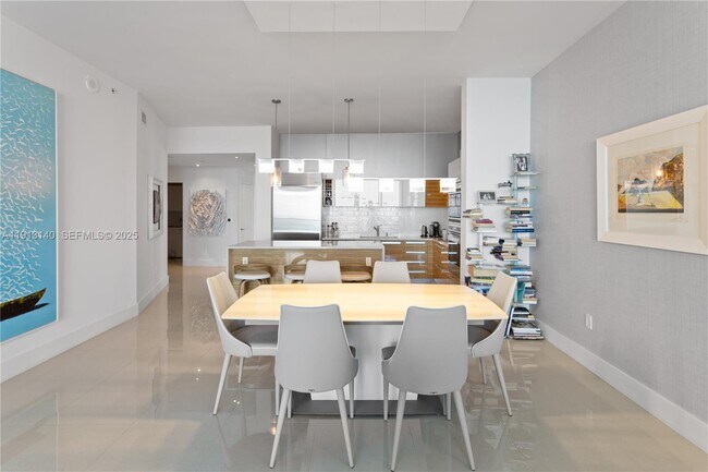 Building Photo - 2020 N Bayshore Dr