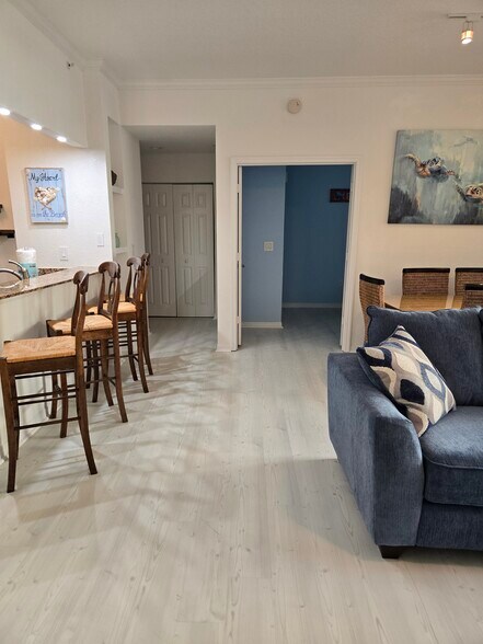 Building Photo - 1064 N Tamiami Trl