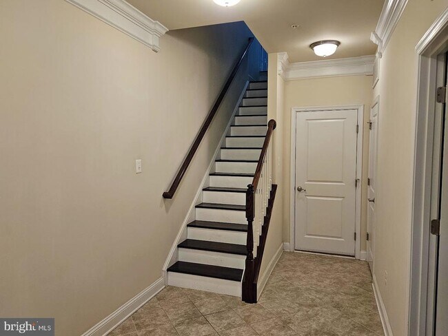 Building Photo - 6041 Maple Hill Rd