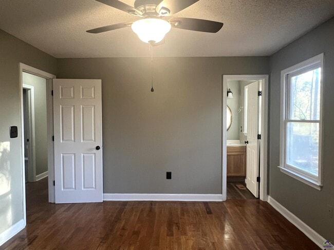 Building Photo - 981 Santa Fe Trail