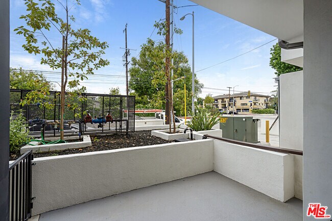 Building Photo - 6144 Whitsett Ave
