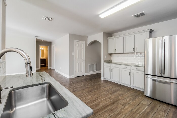 Building Photo - 1321 Scenic Hills Dr