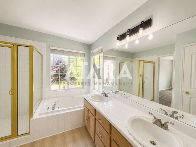 Building Photo - 11837 Sunrise View Dr