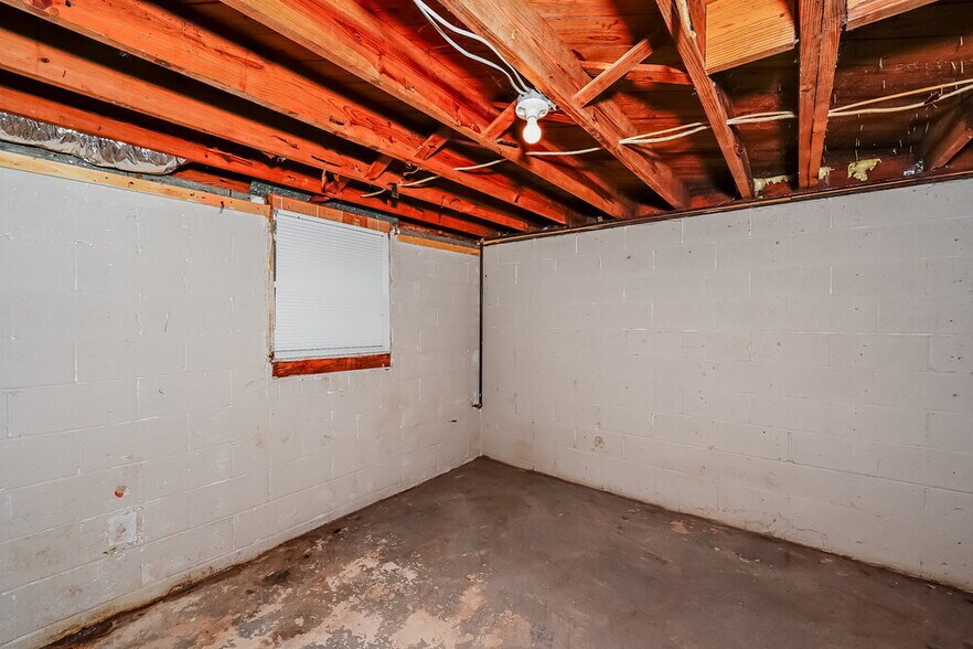 Building Photo - 748 Barclay Ln