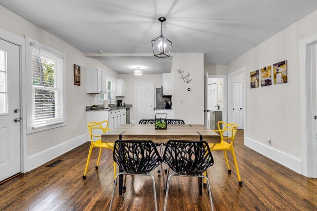 Building Photo - 820 Parkwood Ave