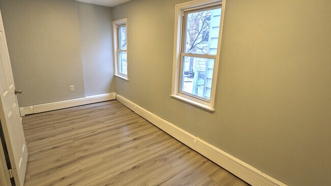 Building Photo - 58 Mann Ave