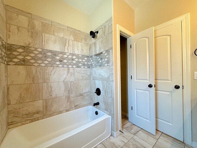 Building Photo - Northeast El Paso 4 Bed Refrig A/C!