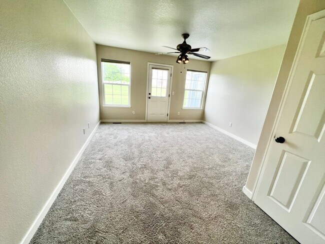 Building Photo - 2909 Des Moines Dr