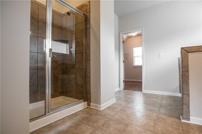 Building Photo - 5410 Mirror Lake Dr