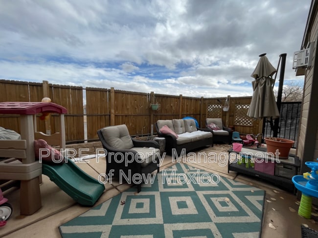 Building Photo - 2208 E Ranch Dr