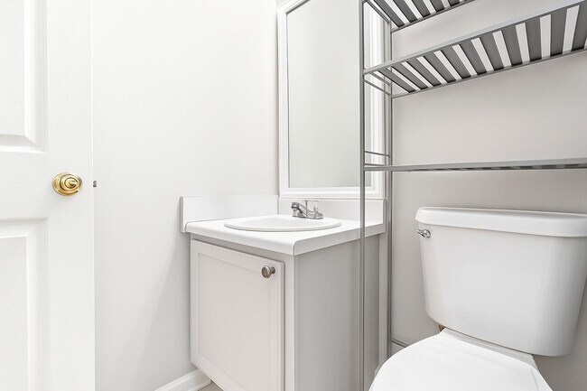 Building Photo - 324 N Ross St