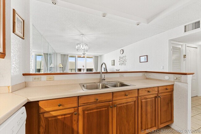 Building Photo - 3540 S Ocean Blvd