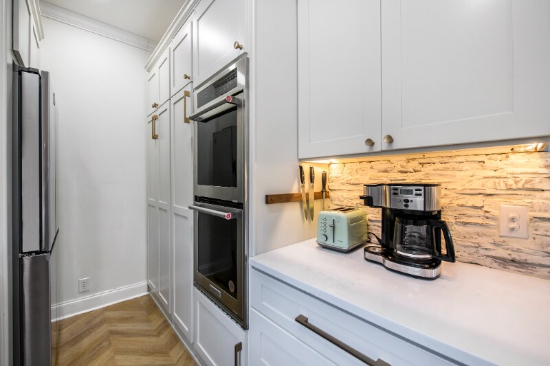 Building Photo - 10 Riker St