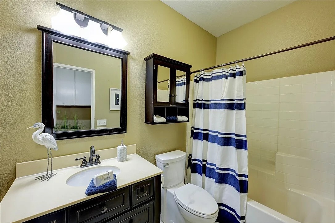 Building Photo - 27507 Fallbrook Ct