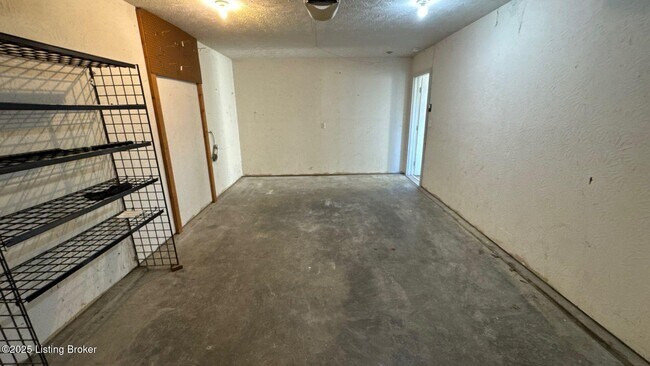 Building Photo - 3905 Handley Ave