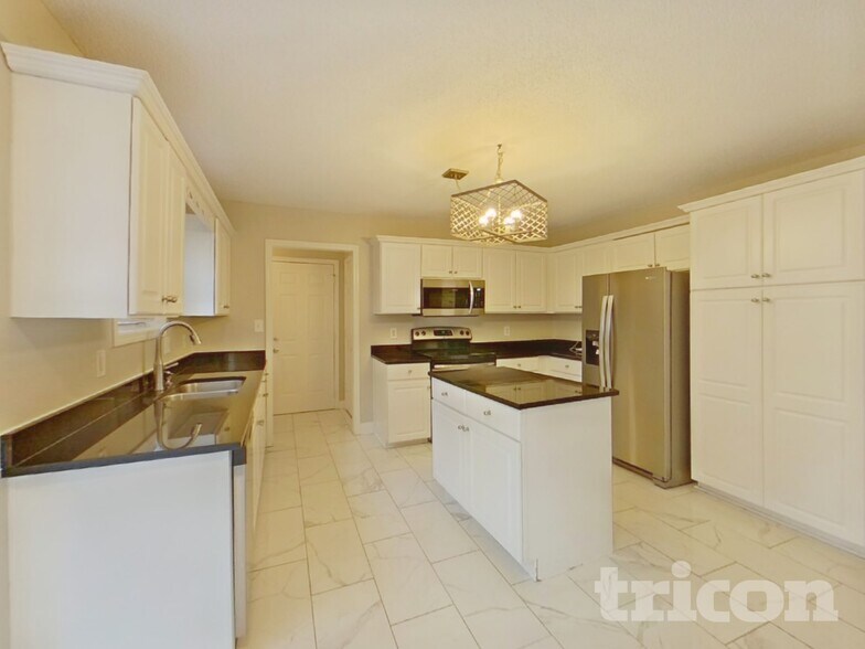 Building Photo - 8737 Windsor Lake Blvd