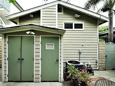 Unit Laundry Shed - 440 W Elk Ave