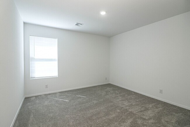 Building Photo - 3122 S 15th Pl
