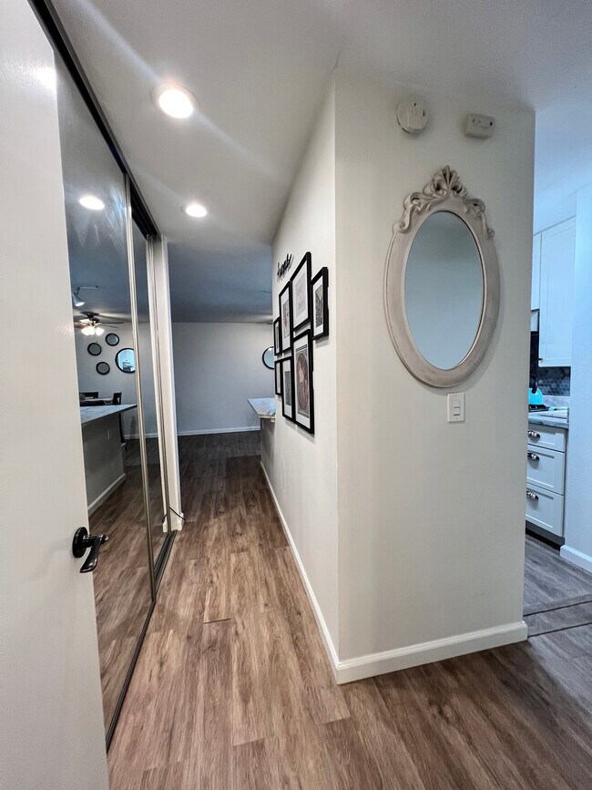 ENTRANCE - 1615 Hotel Cir S