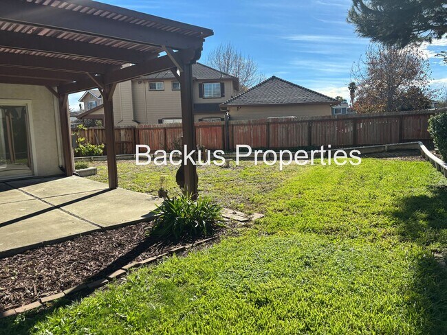 Building Photo - Great two-bedroom home at end of cul-de-sac