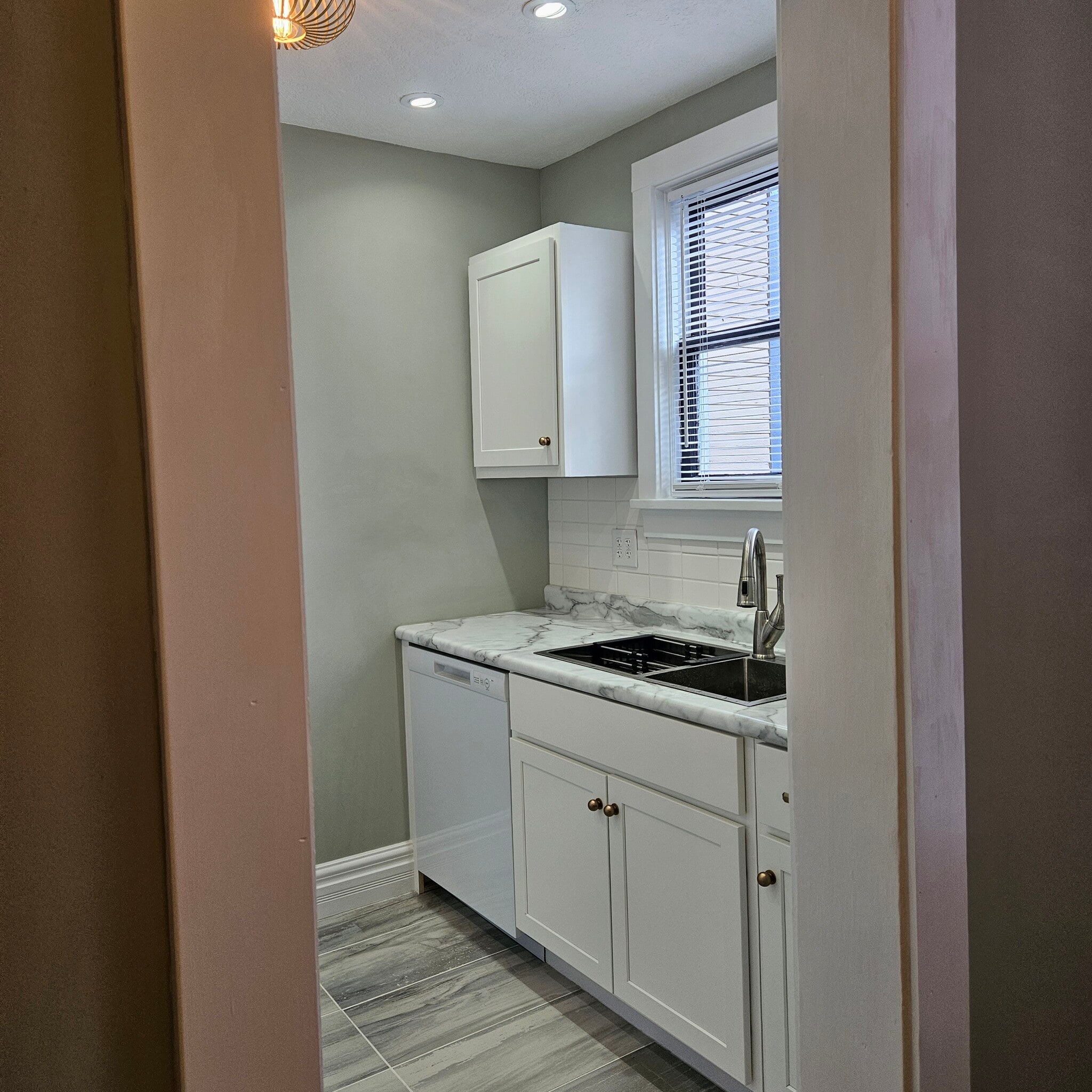 Kitchen - 811 Tyler St