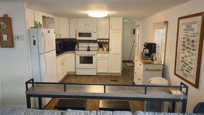 Building Photo - The Lake House Seasonal Rental