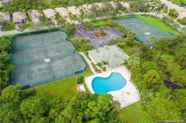 Building Photo - 4574 NW Red Maple Dr