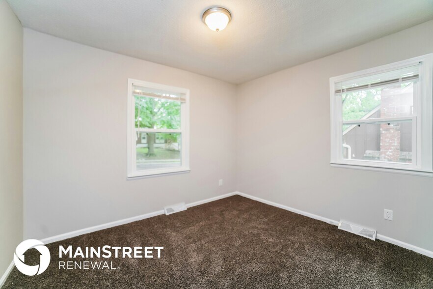 Building Photo - 409 N E Sharon St