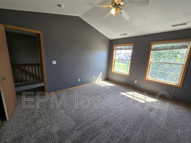 Building Photo - 1138 White Ivy Pl NE